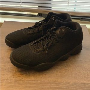 Jordan Horizon Low (Black)